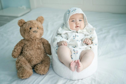 靖边宝宝吃不饱母乳的症状